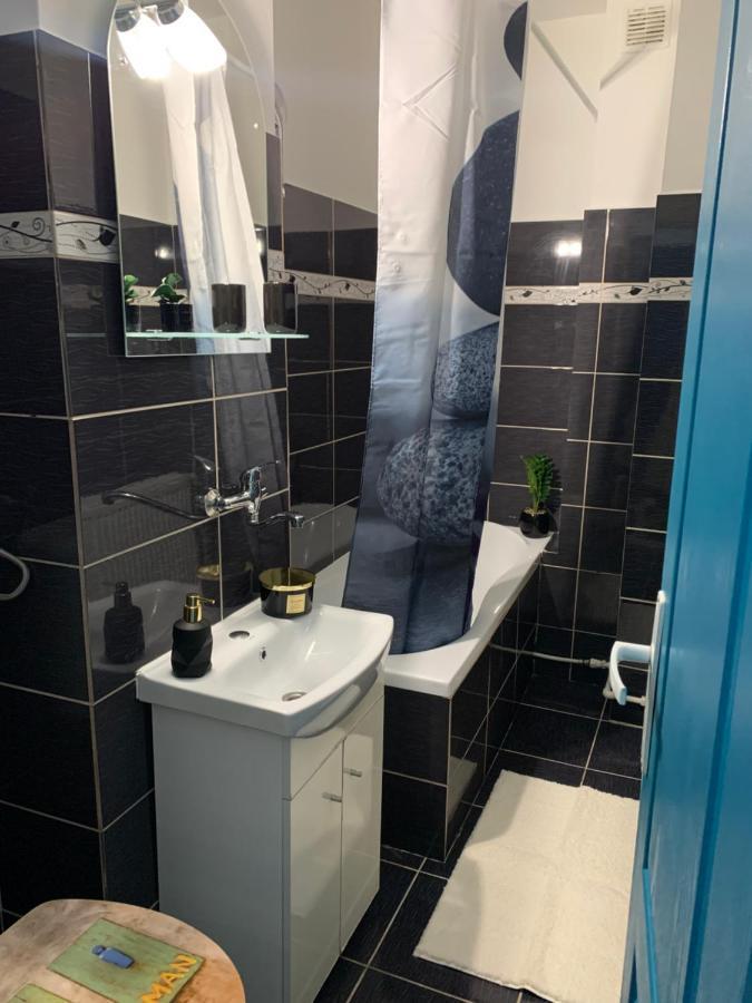 Focus Max Apartment Миеркуря Чук Екстериор снимка